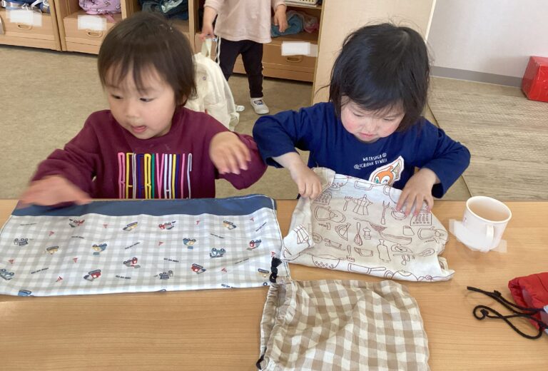 ３歳児　にじチーム　「自分でできるよ！」
