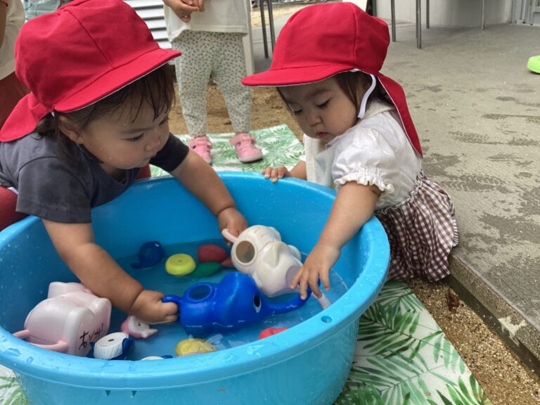 1歳児　だいちチーム　水遊びが始りました！