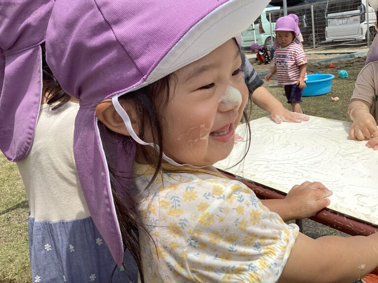 2歳児　あめチーム「ふわふわ泡で七夕制作♪」