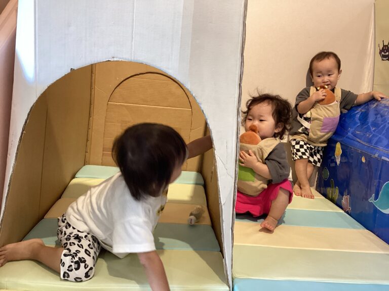 1歳児　だいちチーム　お家ができたよ！　