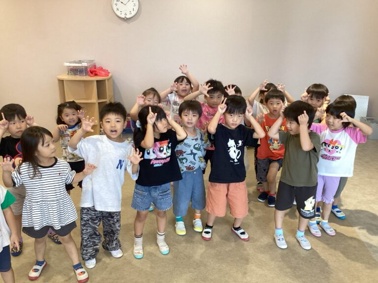 4歳児そらチーム「恐竜じゃんけん、じゃんけん　ポン！」