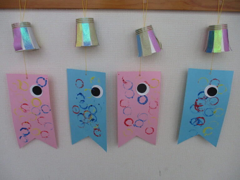 りす組　こいのぼり制作「ぎゅ～ぺったん」🎏