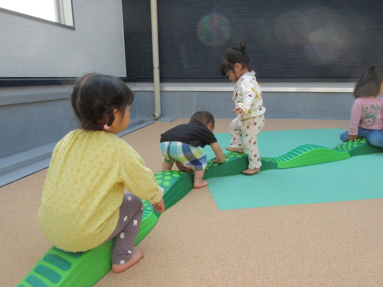 2階中庭で運動遊び（だいち組）
