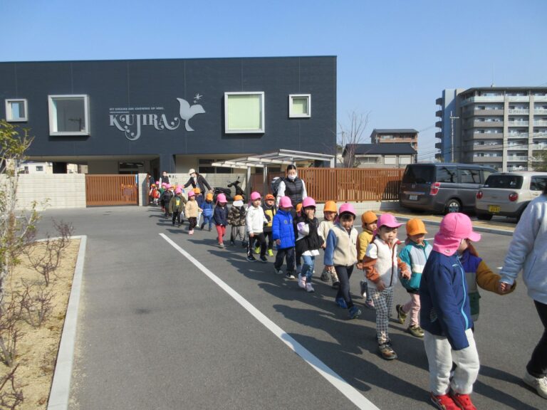 にじ組、そら組、一緒にお散歩に行きました♪