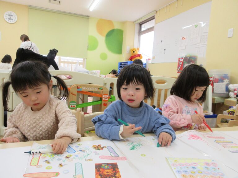 シール貼りをしました♪（だいち組）