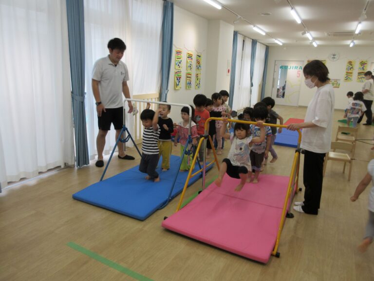 6月の運動あそび（2歳あめ組、3歳にじ組）