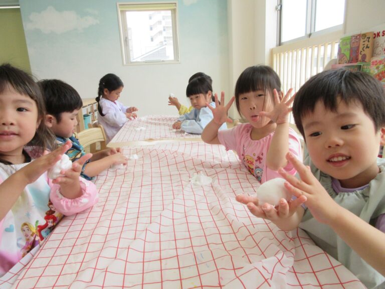 とろとろ♪ネバネバ！感触遊びをしたよ♪（4歳そら組）