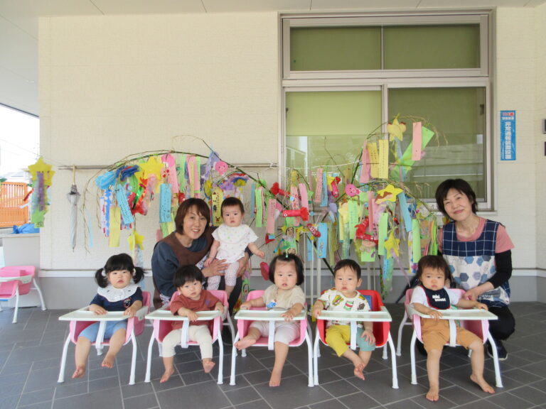 笹飾りを飾ったよ☆（０歳　うみ組）　