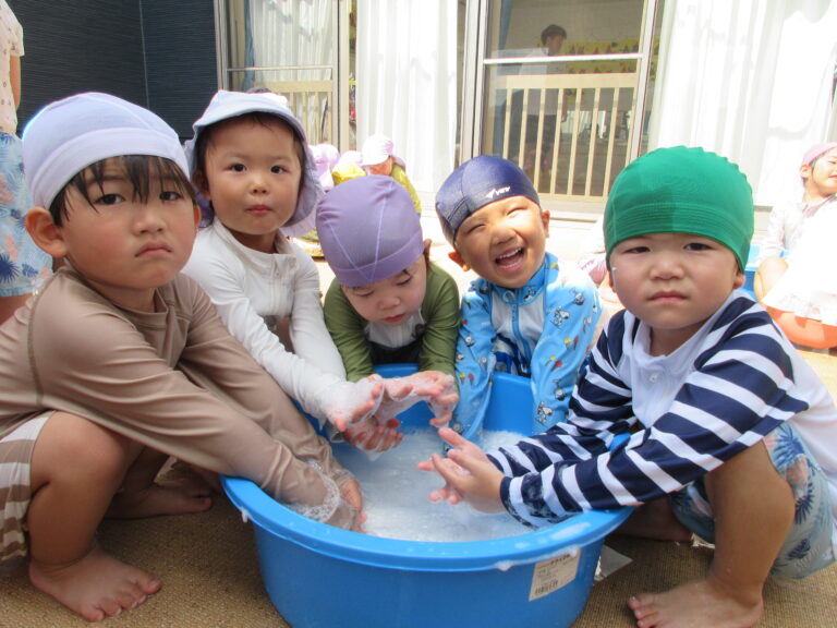 ブクブク泡遊び。o○　（１歳だいちぐみ　３歳にじぐみ）