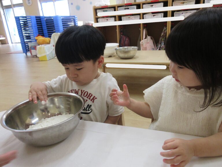 小麦粉遊び♪お月見団子（１歳　だいちぐみ）　