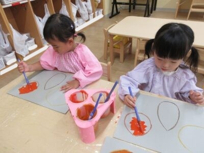 どんな色？どんな形？どんぐり色塗り製作🍂（2歳あめ組）