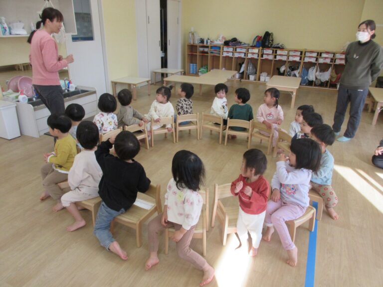 最後のイスは誰のもの？？（2歳　あめ組）