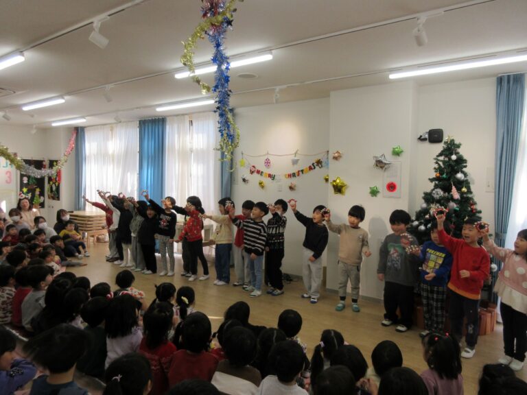 メリークリスマス！きょうはクリスマス会です。