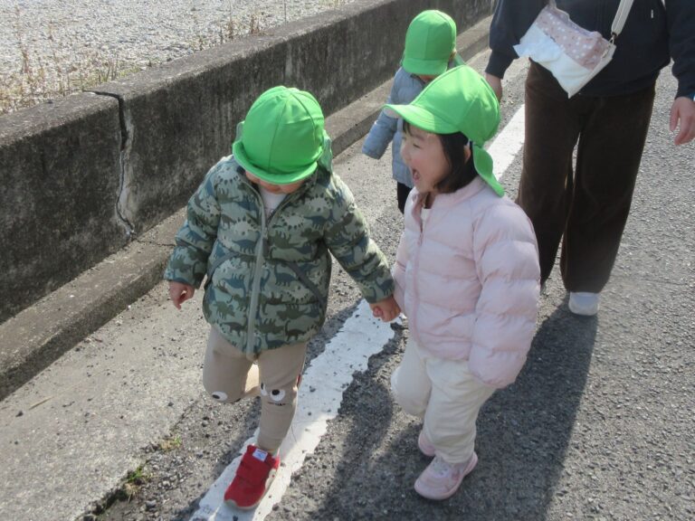 お散歩ロープ卒業？手をつないで公園へ🌱（2歳 あめ組）