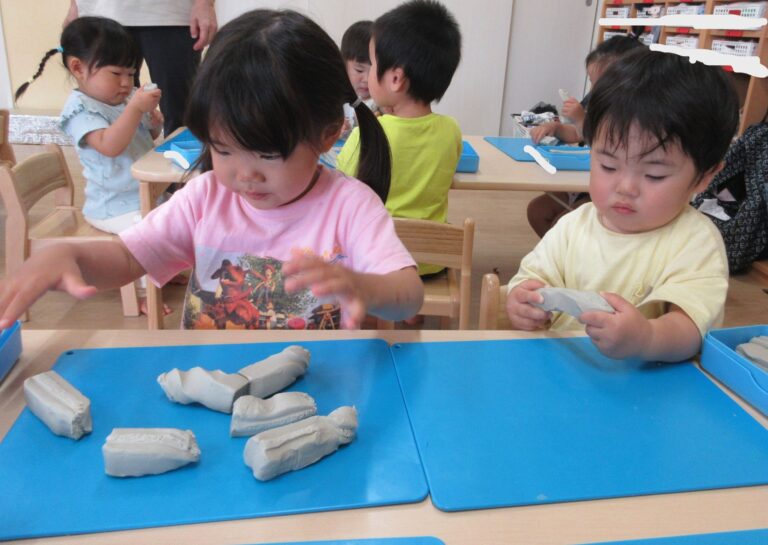 はじめての粘土あそびをしたよ！！(２歳　あめぐみ)