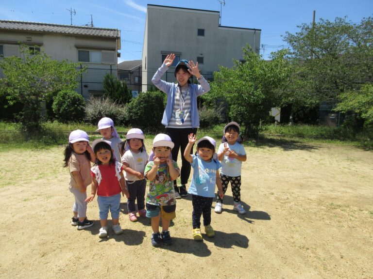 ワクワク楽しいお散歩とごはんの様子🍴(２歳　あめぐみ)