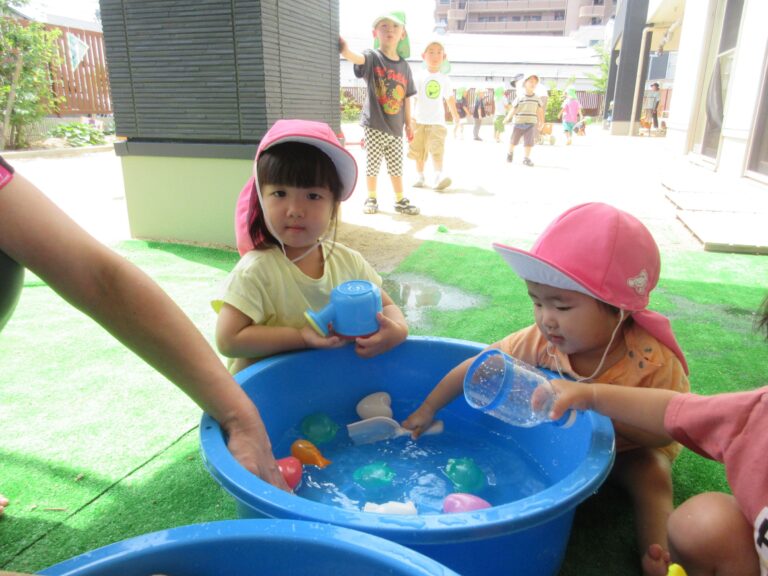 たのしいなぁ~水遊びあそび💦(1歳だいち組)