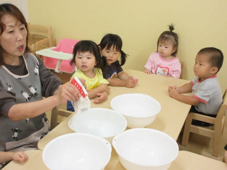 小麦粉ねんどで遊んだよ☺(1歳だいち組)