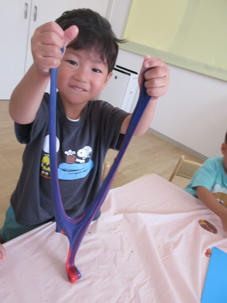 スライム遊びをしたよ♪♪（3歳　にじぐみ）
