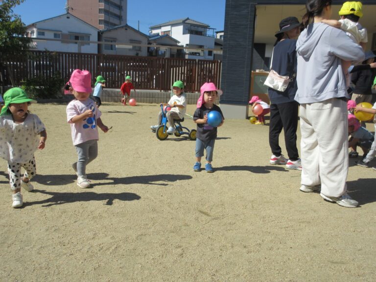 大好き～♡園庭遊び(1歳だいち組)