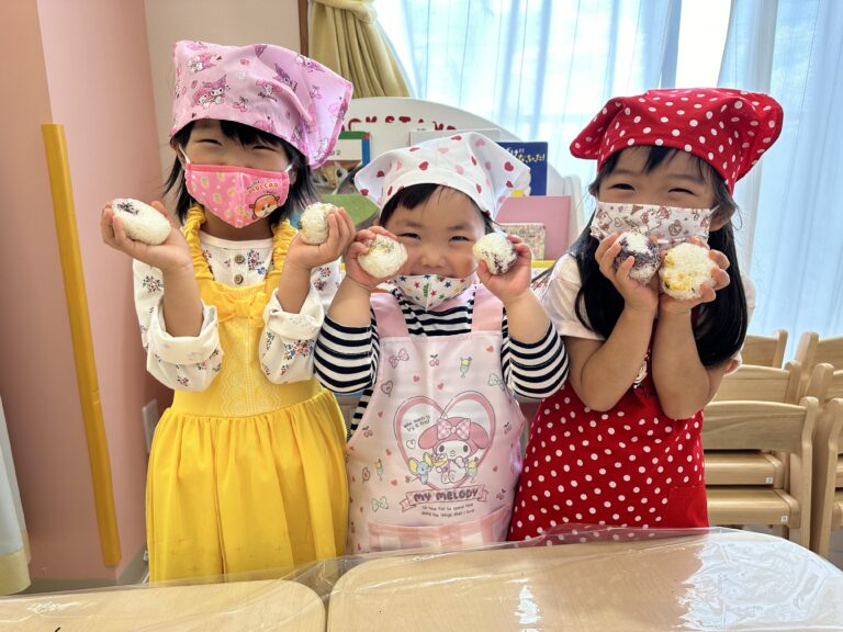 食育活動<br />
栽培・収穫体験・クッキングなど身近なところから食に関わる様々な体験をします。