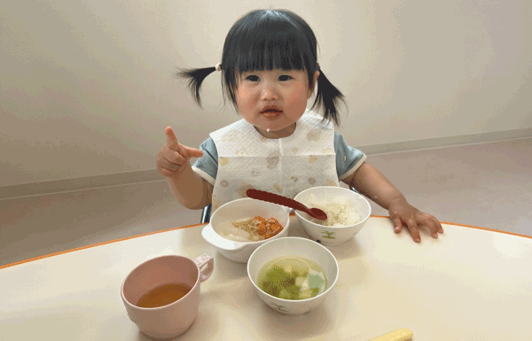 食育活動<br />
栽培・収穫体験・クッキングなど身近なところから食に関わる様々な体験をします。