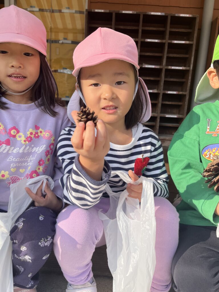 11月　たくさんの秋に触れた そらチーム（4歳児）　