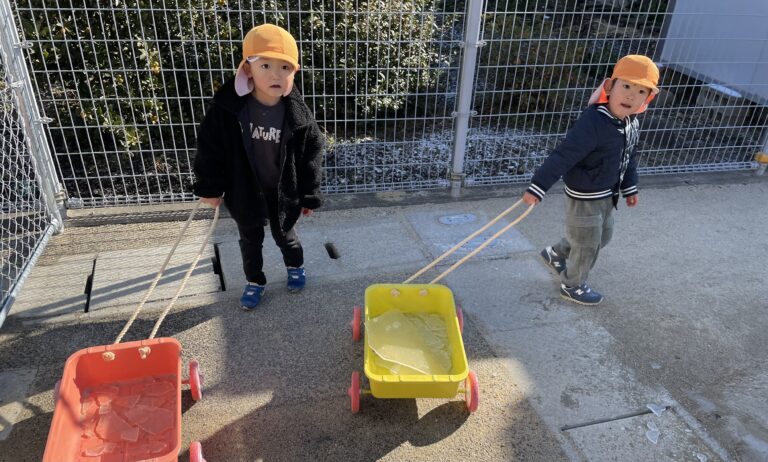 １月にじチーム（3歳児）氷をみつけたよ〜！！