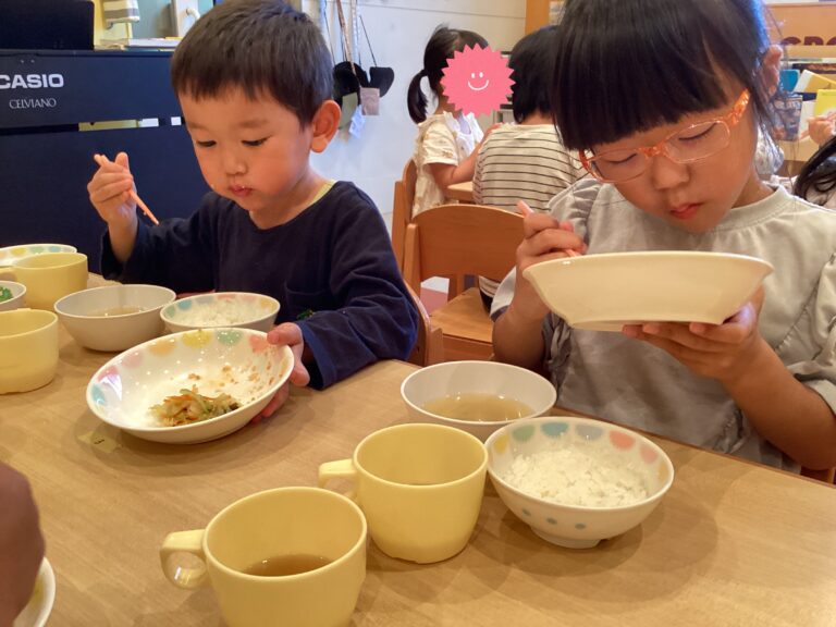 0〜5歳児　食事の様子🍽️