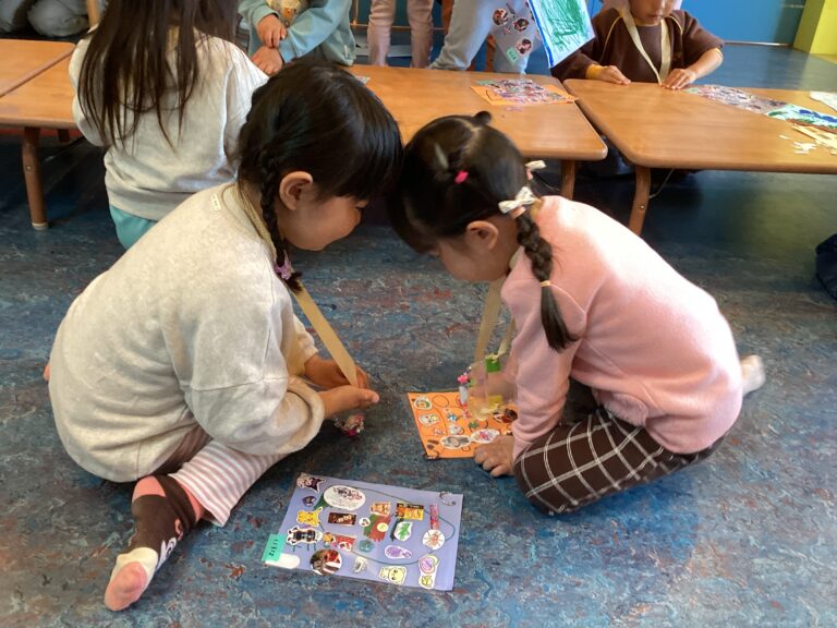 大流行のシール帳❣️（3月🌸にじチーム・3歳児）