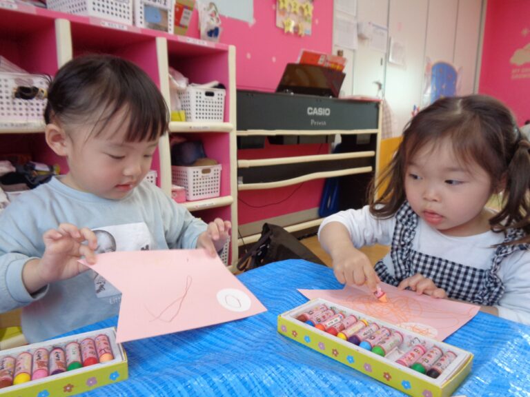 こいのぼり製作　にじ組（2歳児）