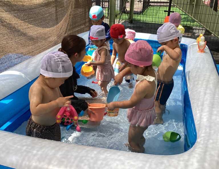 プールだ～いすき！にじ組（２歳児）
