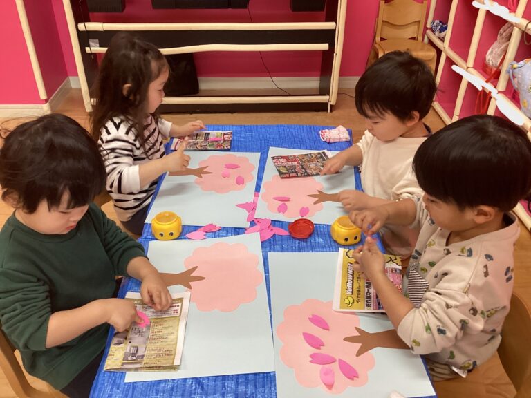 みんなで春を作ったよ♪　R5年度　　　　　　　　　　にじぐみ（2歳児）思い出