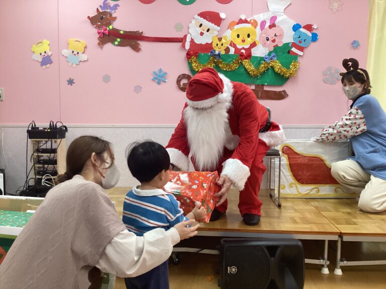 うみ組（１歳児）　サンタさん🎅🏼ってだぁれ？