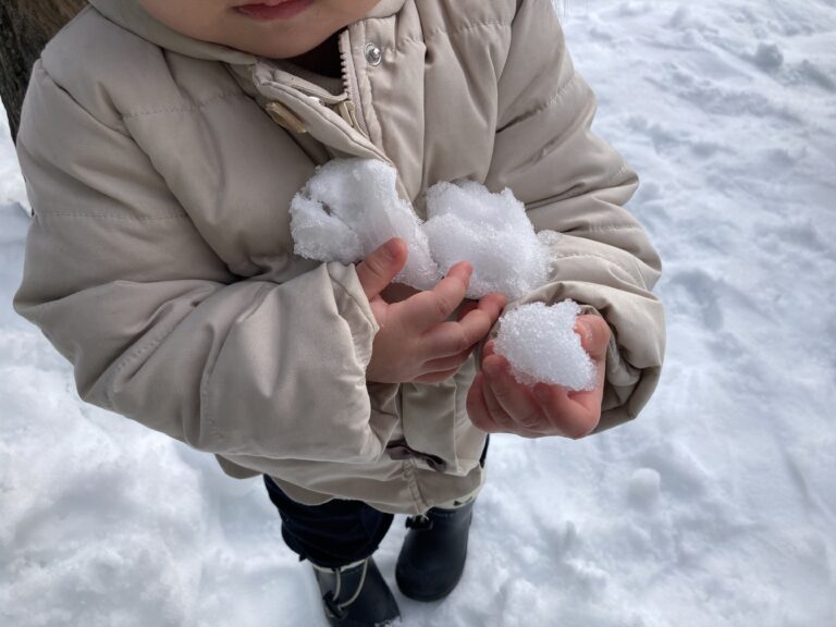うみ組（１歳児）　「ゆき、つめたいね⛄」