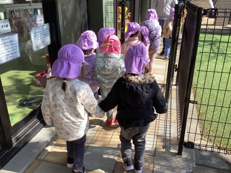 みんな大好き！お散歩☆2歳児　にじぐみ