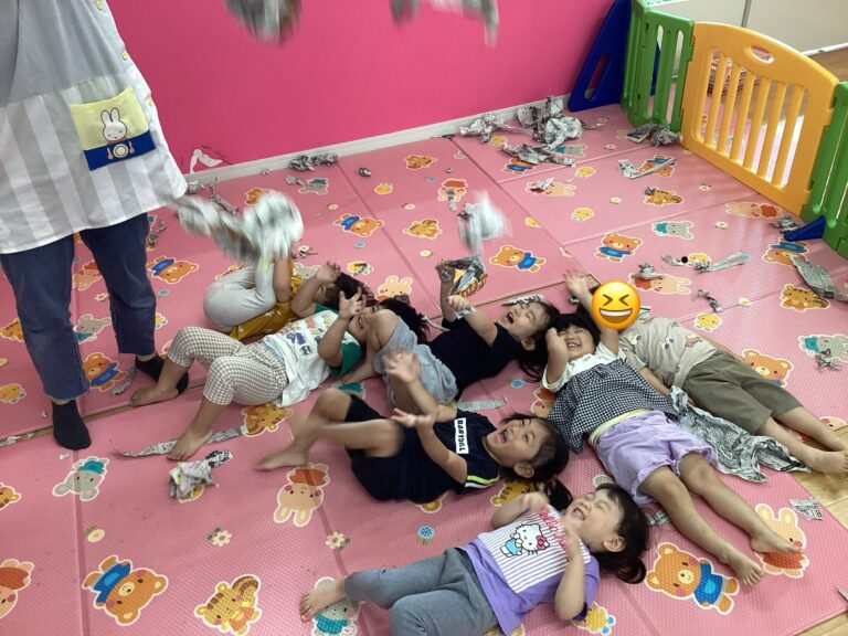 ビリッ！グシャ！パァ〜！(にじ組　2歳児)