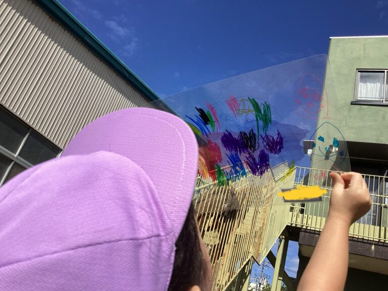 ゆきぐみ(3歳児)空にらくがきかきたいな〜♪