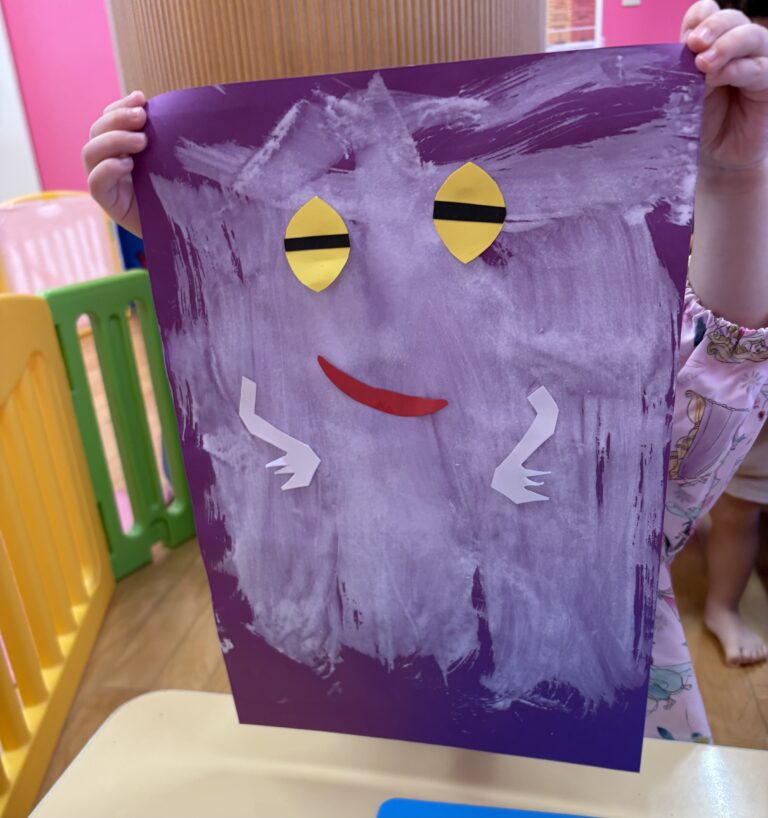 おばけさんもアイスに夢中！？感触あそびで楽しむ夏の制作（2歳児　にじぐみ）