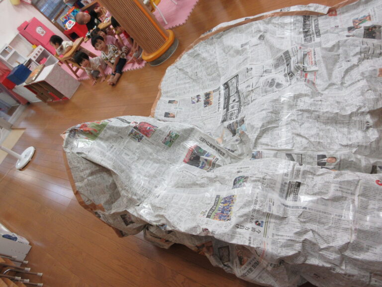 こんなのできました!新聞紙遊びVer.2