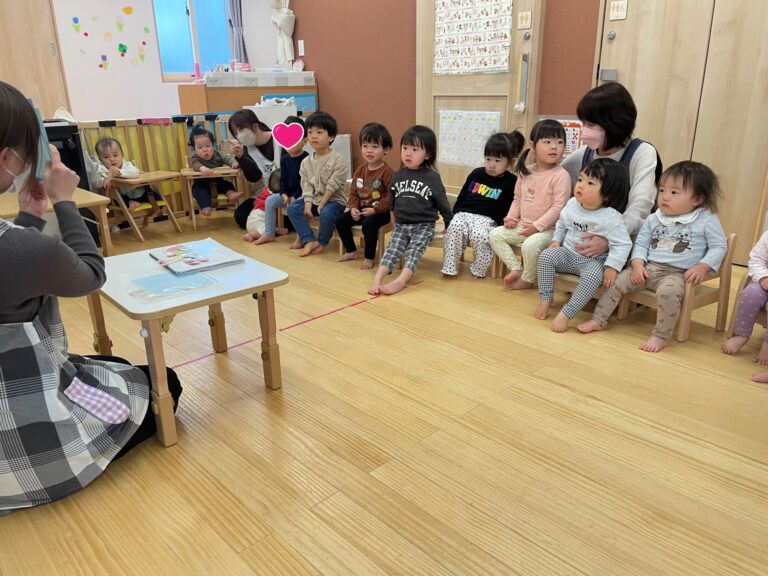 あめ組(２歳児クラス)４月のお誕生日会🎂