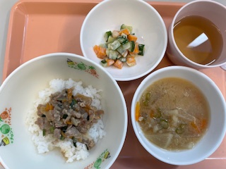 今日の給食2025年8月19日