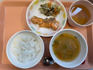 今日の給食2025年10月8日