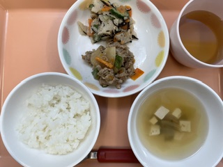今日の給食2026年10月8日
