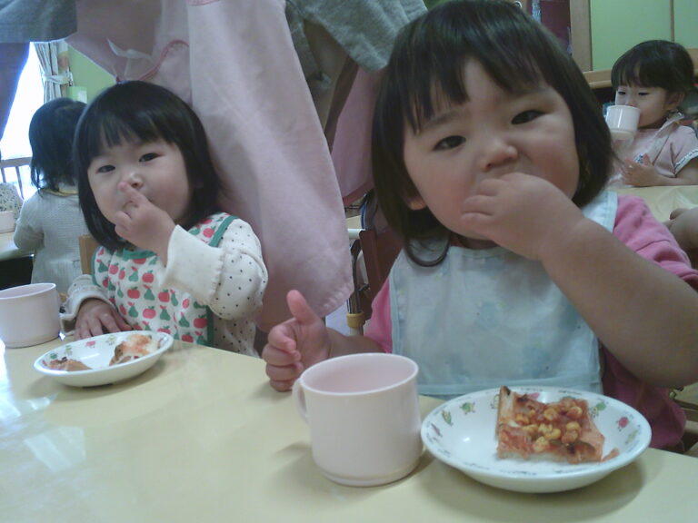 おやつはピザ🍕