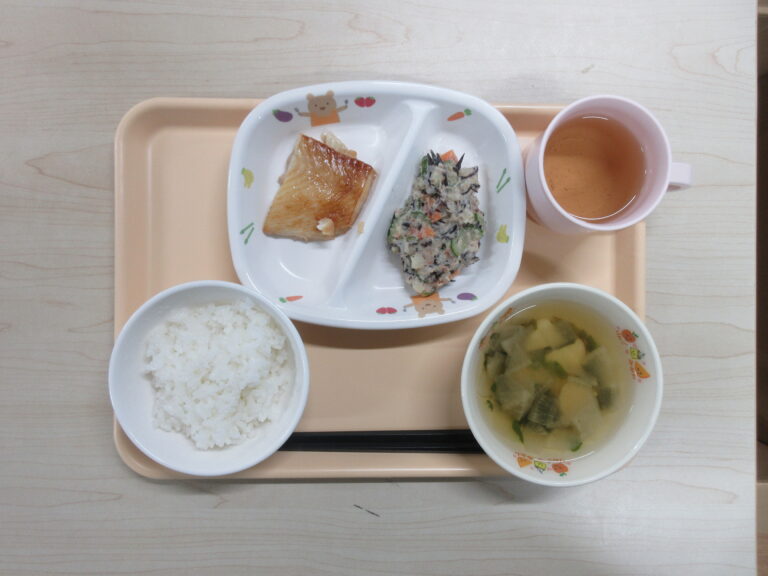 11月17日(月)の給食
