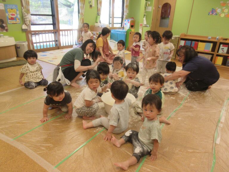 だいち組　はじめての小麦粉遊び