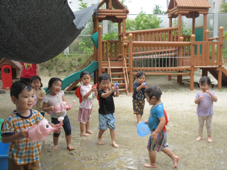 あめ組２歳児～水遊び