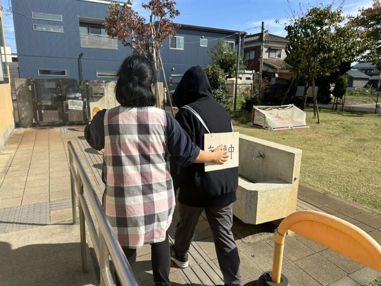 不審者訓練を行なっています。