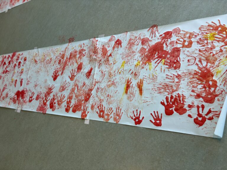 造形教室〜フィンガーペインティング〜